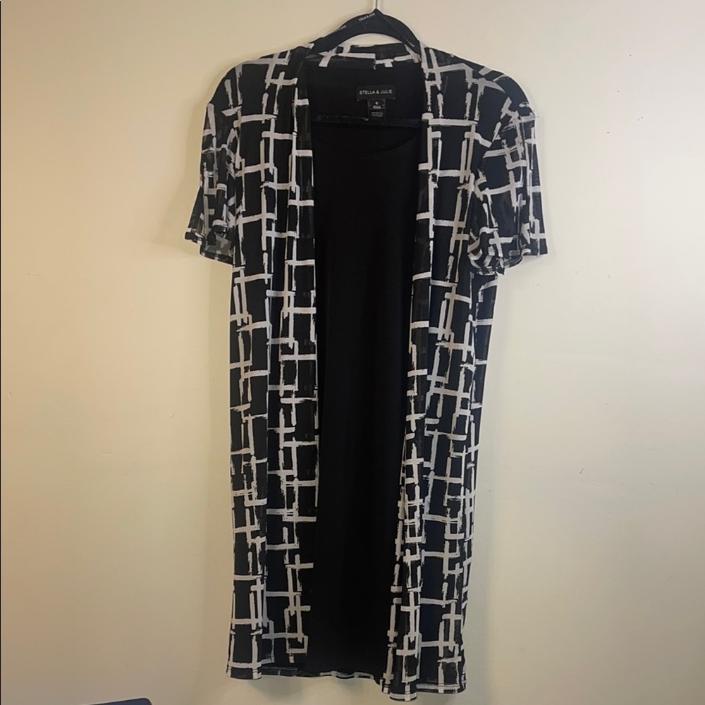 Stella & Julie Black and White Blouse Short Sleeve Size 6 GUC